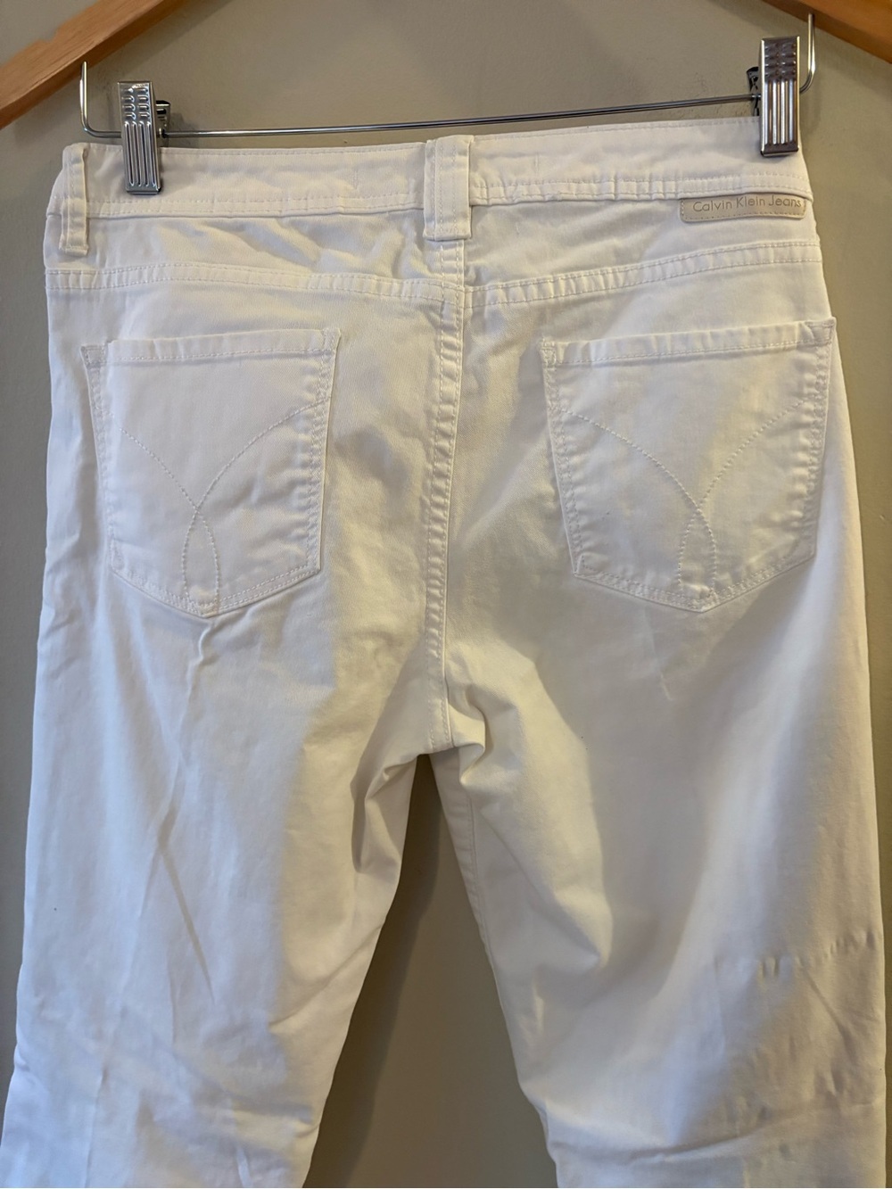Calvin Klein White Cropped Ankle Jeans, women’s size 8.